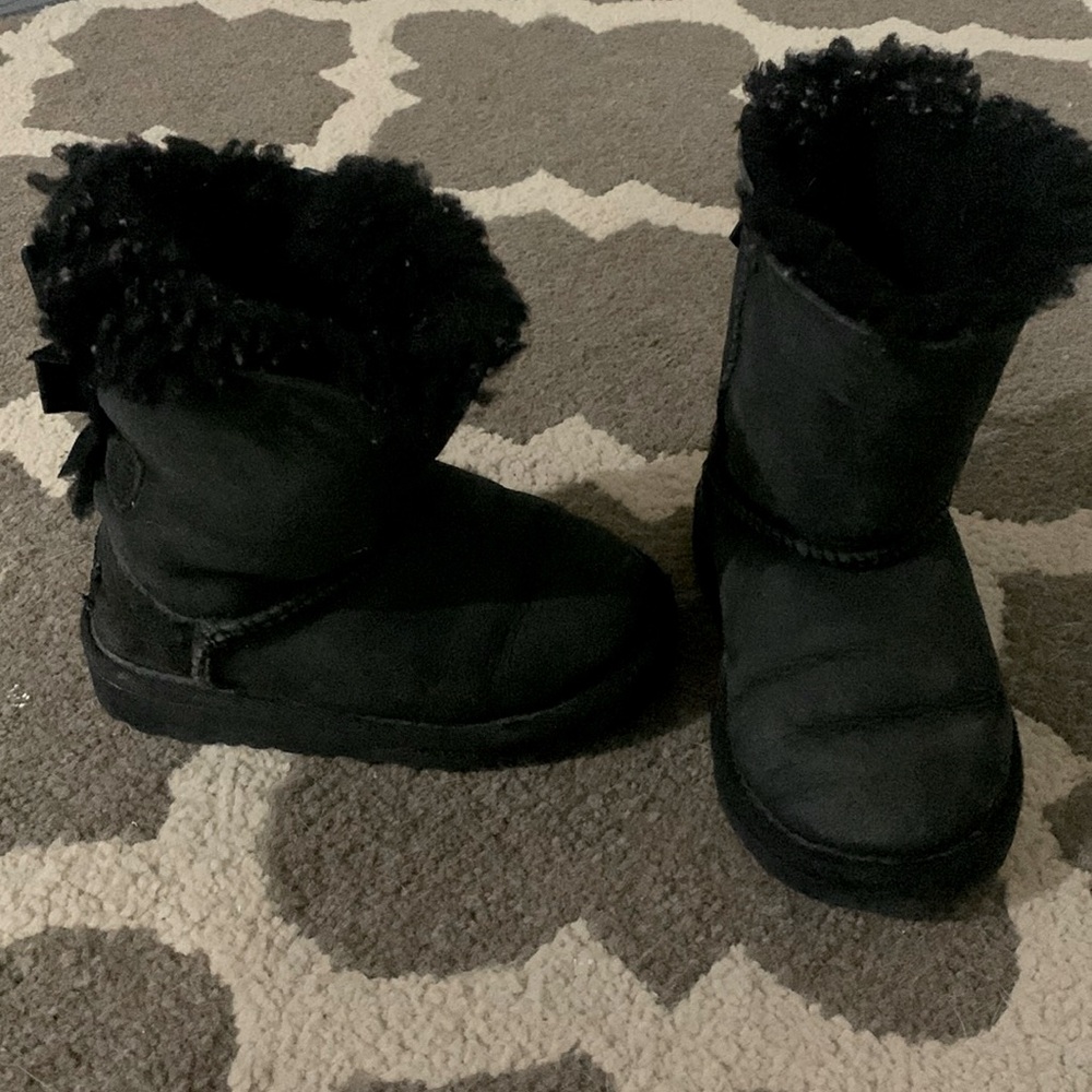Girls kids UGG boots. Worn but in good condition. Size 8 US.